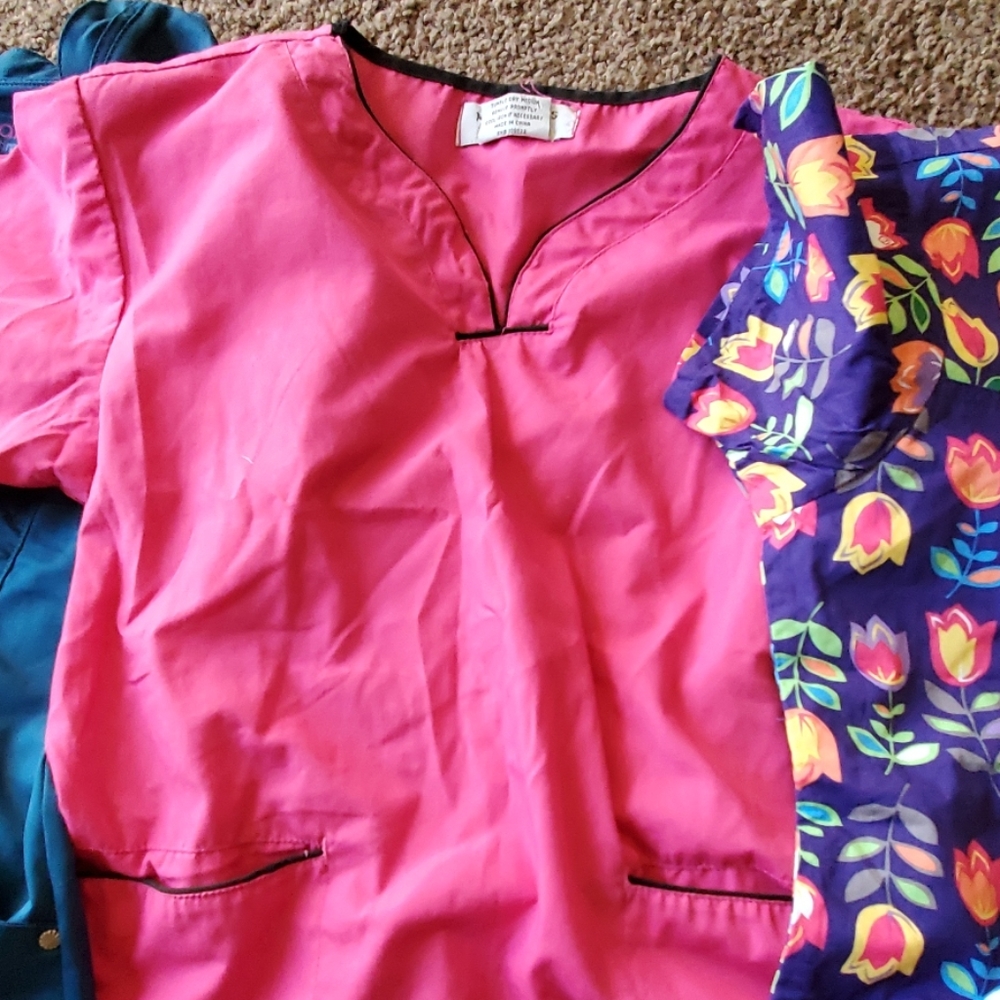 Scrub tops - Picture 3 of 4